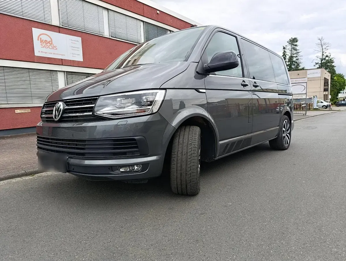 Gebraucht VW Multivan Comfortline 204 PS (150 kW) 2017 Grau Van / Kleinbus