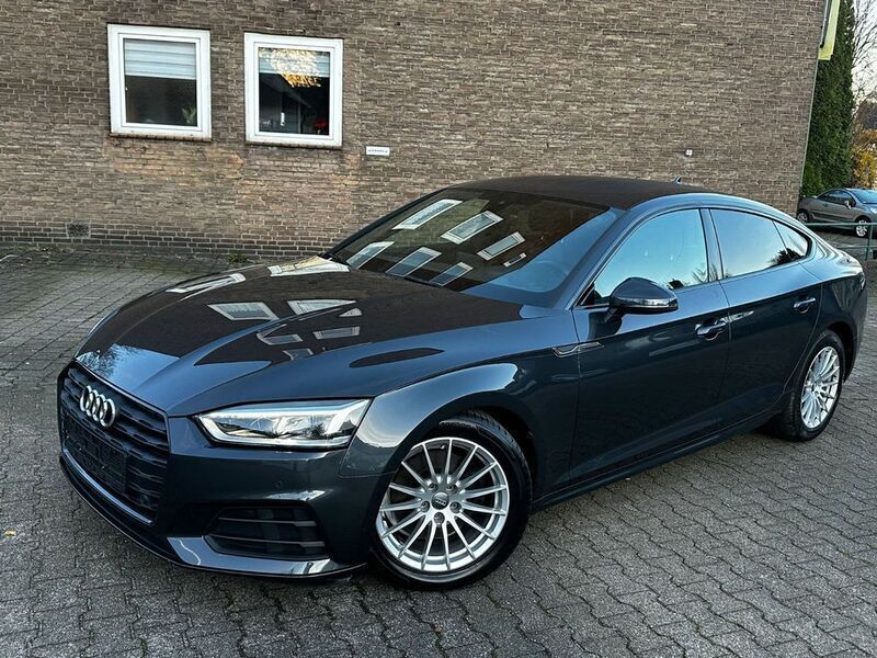 Grau Gebraucht 2019 Audi A5 Sportback Sport Limousine | 20.900 € - Bild 1/4