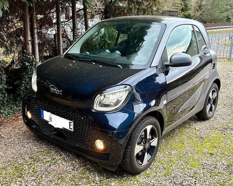 Blau Gebraucht 2023 Smart ForTwo Coupé Coupé | 14.590 € (Fairer Preis) - Bild 1/4