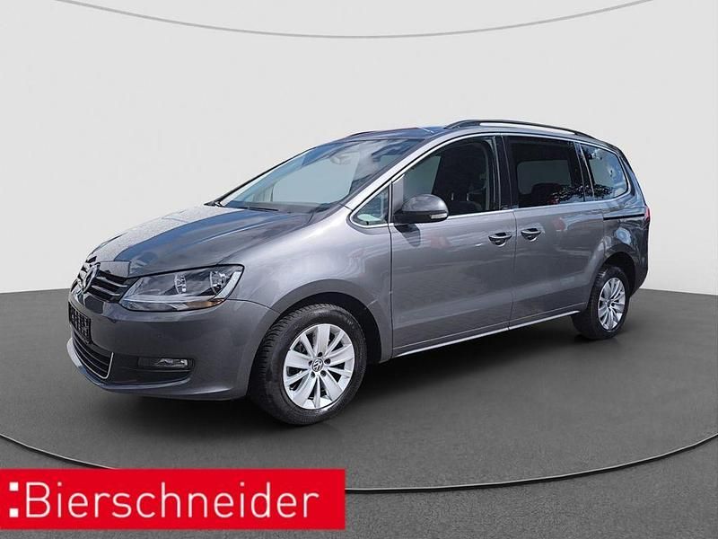 Grau Gebraucht 2020 VW Sharan Comfortline Van / Kleinbus | 29.490 € (Fairer Preis) - Bild 1/4