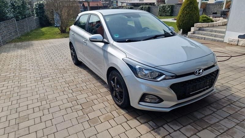 Gebraucht Hyundai i20 Active 101 PS (74 kW) 2018 Silber Kleinwagen