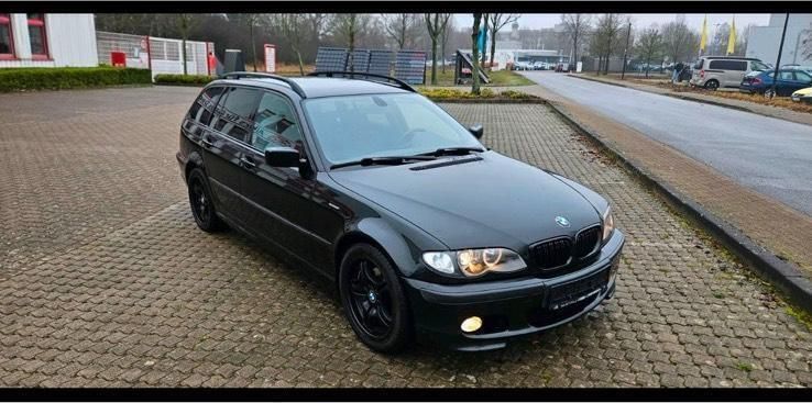 Schwarz Gebraucht 2002 BMW 320 Kombi | 5.500 € - Bild 1/4