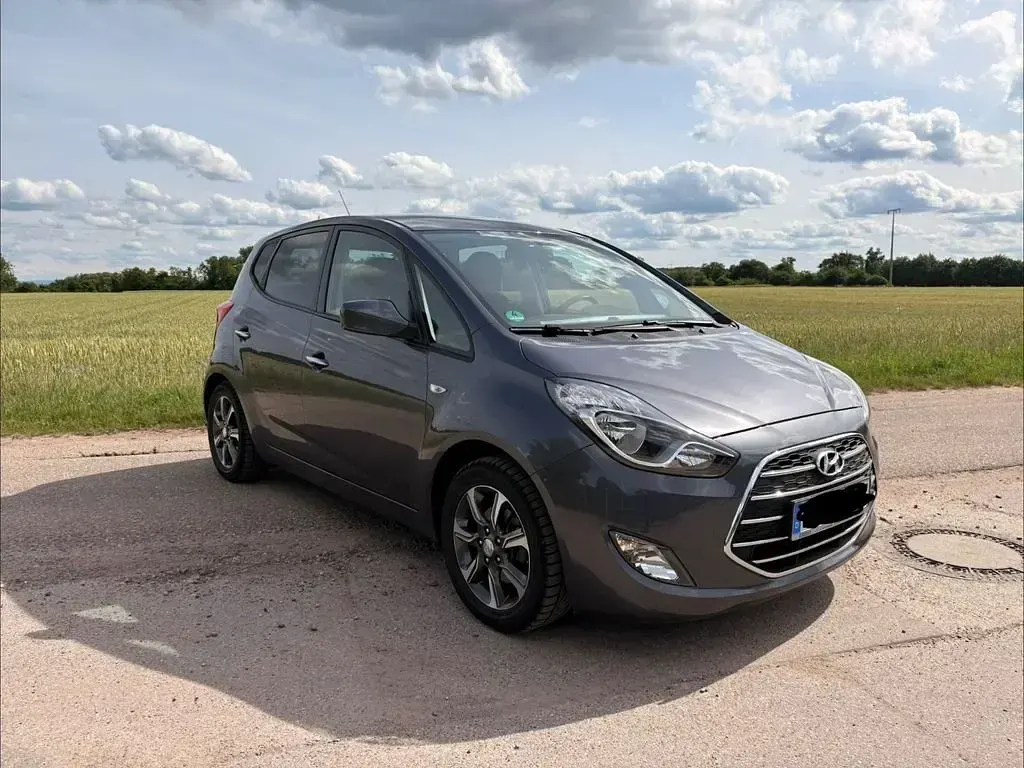 Gebraucht Hyundai ix20 Style 90 PS (66 kW) 2016 Grau Kleinwagen