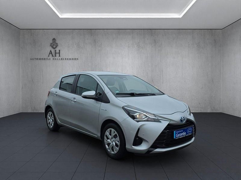 Gebraucht Toyota Yaris Hybrid Business Edition 75 PS (55 kW) 2019 Silber Kleinwagen