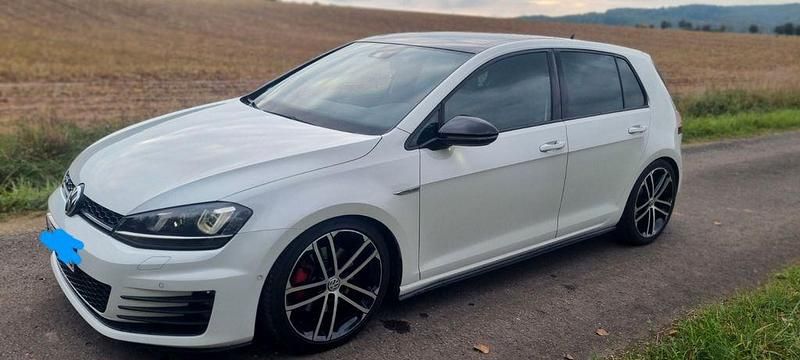 Weiß Gebraucht 2015 VW Golf VII GTD Limousine | 14.350 € (Fairer Preis) - Bild 1/4