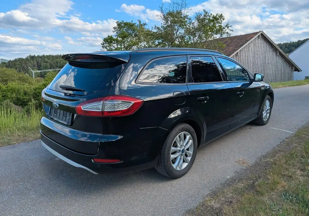 Gebraucht Ford Mondeo Champions Edition 140 PS (102 kW) 2012 Schwarz Kombi