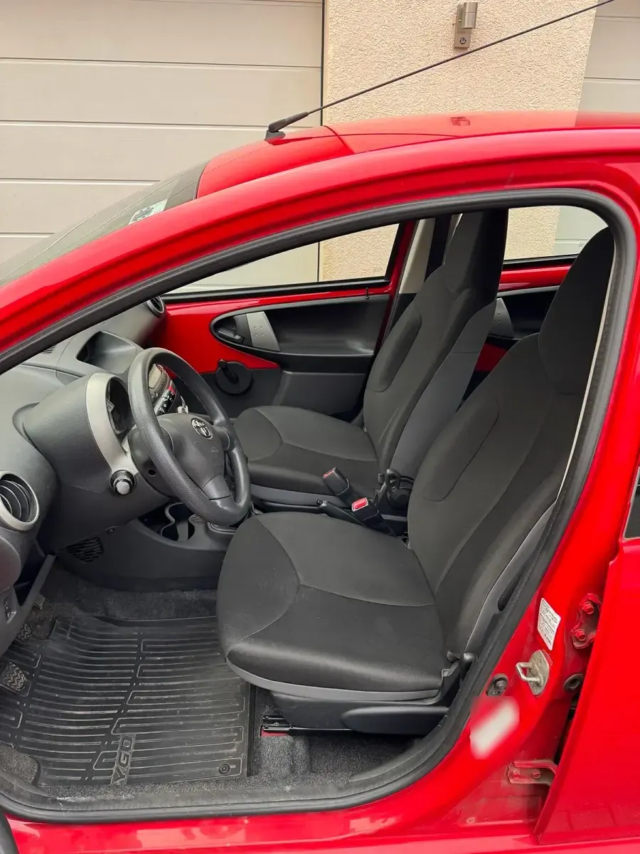 Gebraucht Toyota Aygo 68 PS (50 kW) 2012 Rot Kleinwagen
