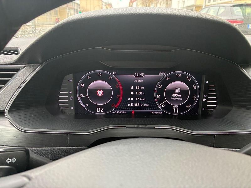 Gebraucht Skoda Superb Style 190 PS (139 kW) 2019 Silber Kombi