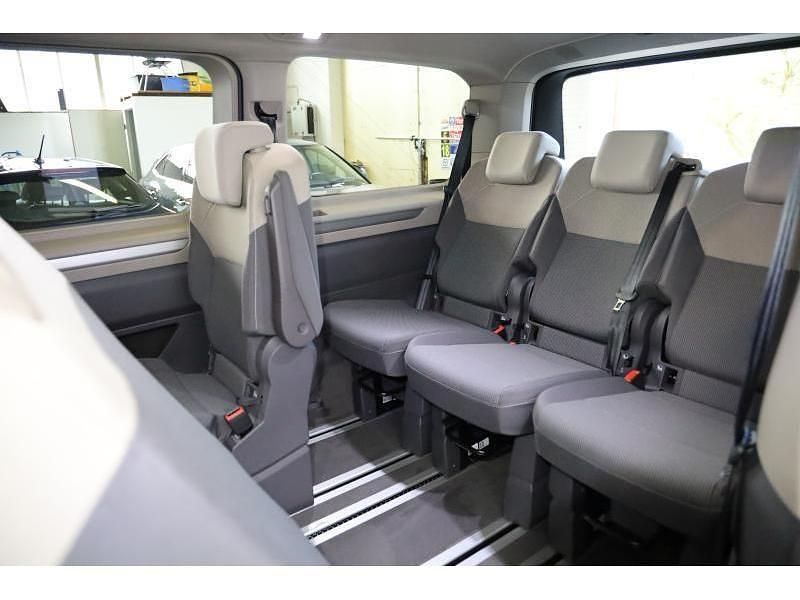 Gebraucht VW Multivan Life 150 PS (110 kW) 2024 Grau Van