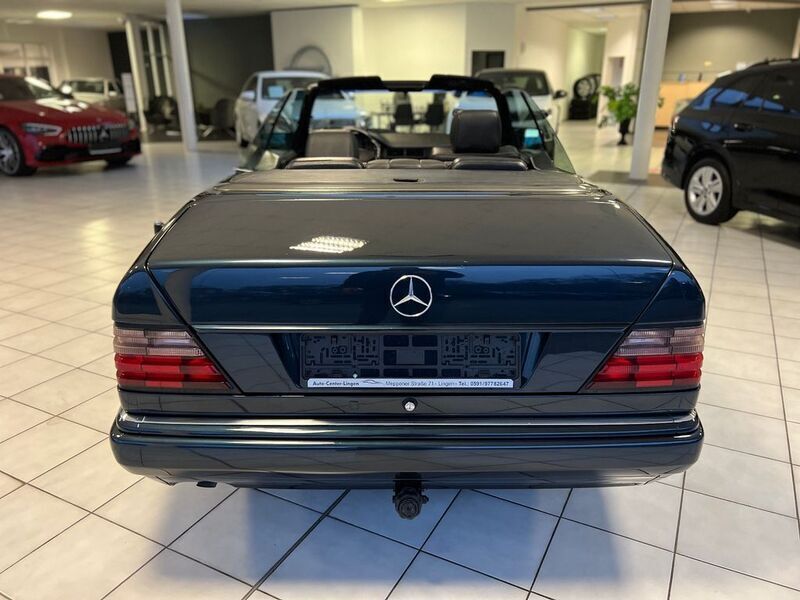 Gebraucht Mercedes E200 Edition 136 PS (100 kW) 1996 Blau Cabrio