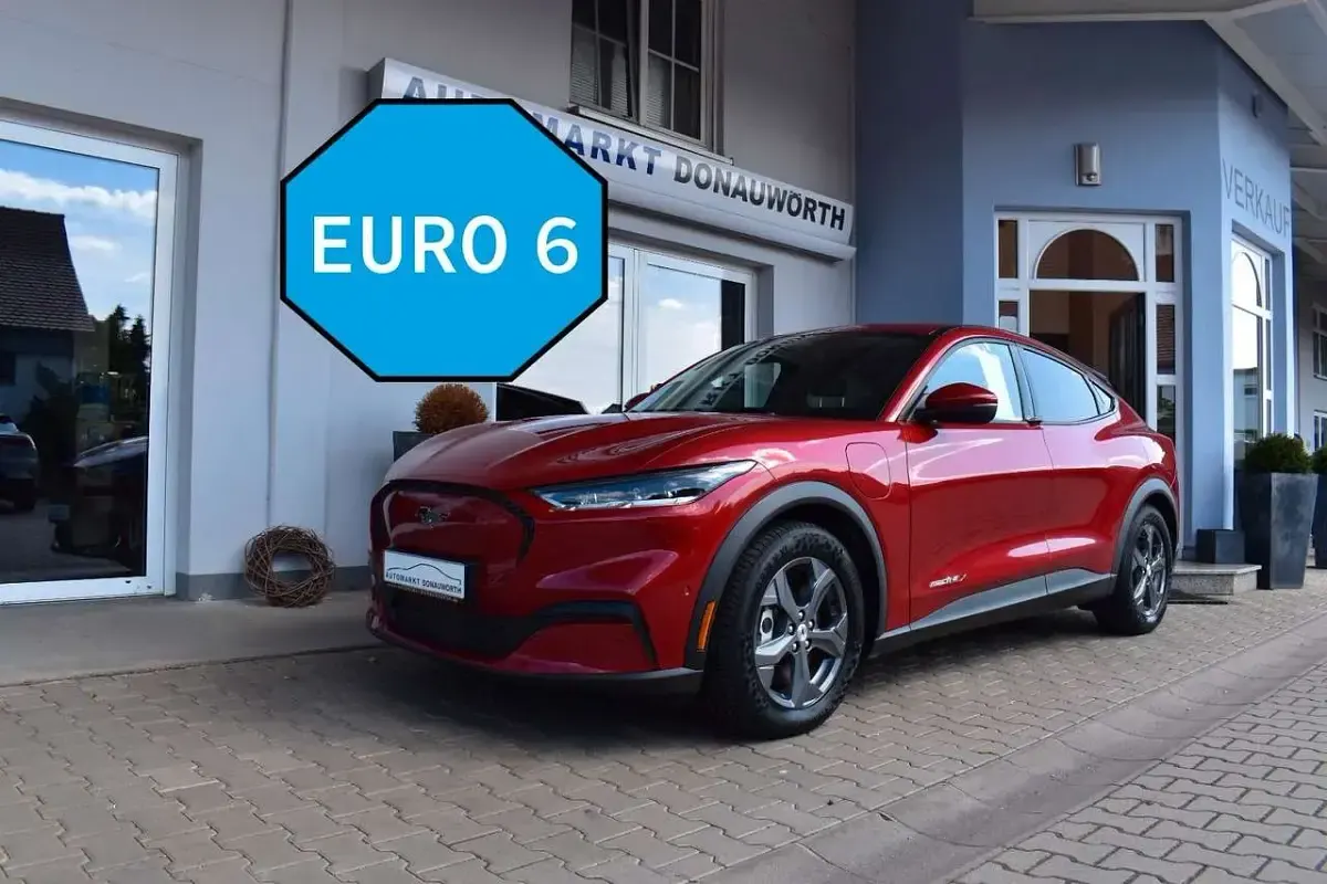 Gebraucht Ford Mustang 300 PS (220 kW) 2021 Rot Limousine