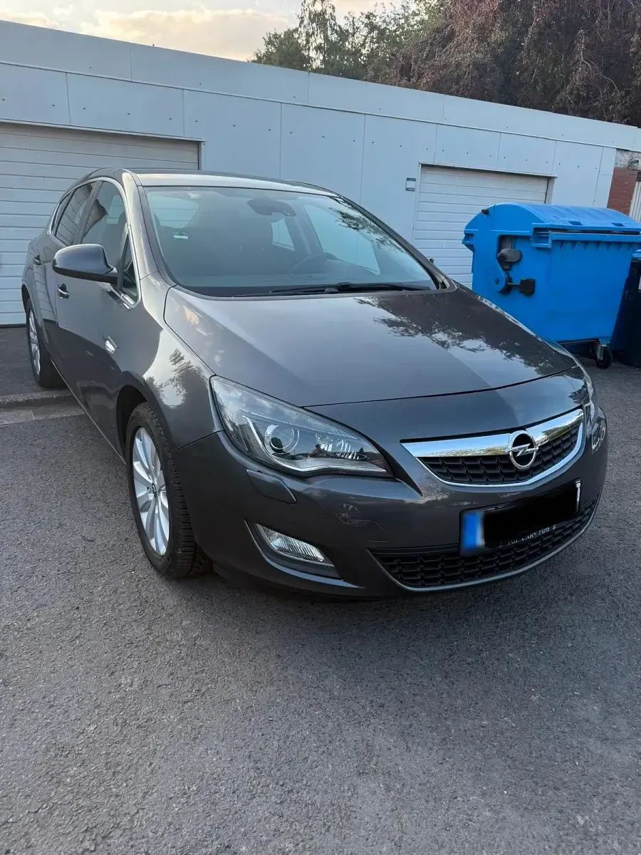 Gebraucht Opel Astra 180 PS (132 kW) 2010 Grau Limousine