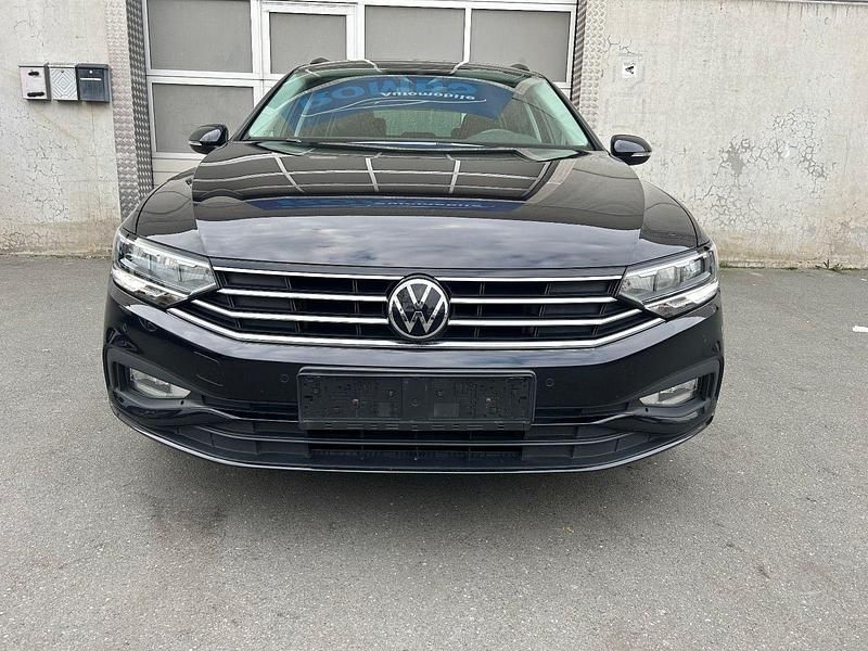 Gebraucht VW Passat 122 PS (89 kW) 2021 Schwarz Kombi