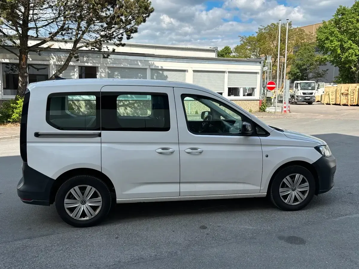 Gebraucht VW Caddy 102 PS (75 kW) 2021 Weiß Van / Kleinbus