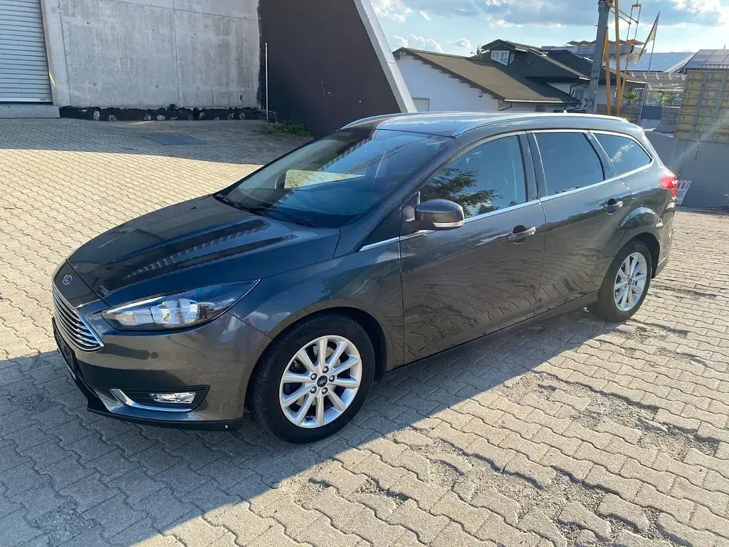 Gebraucht Ford Focus Titanium 150 PS (110 kW) 2018 Grau Limousine