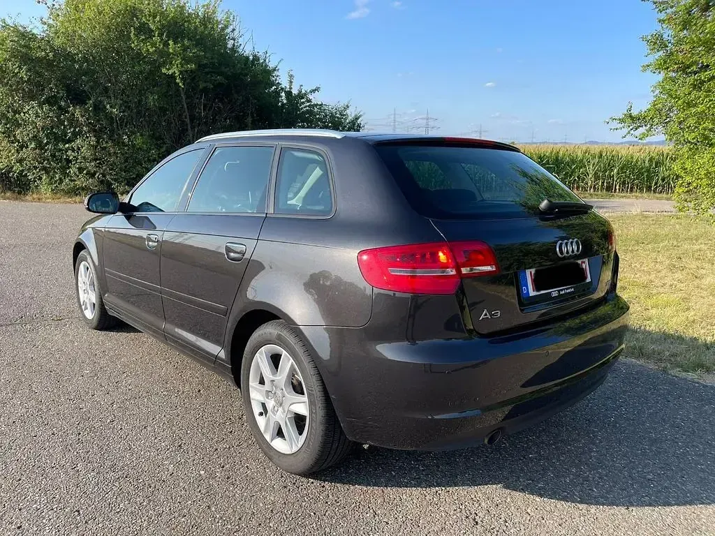 Gebraucht Audi A3 Attraction 90 PS (66 kW) 2011 Lavagrau perleffekt Kleinwagen