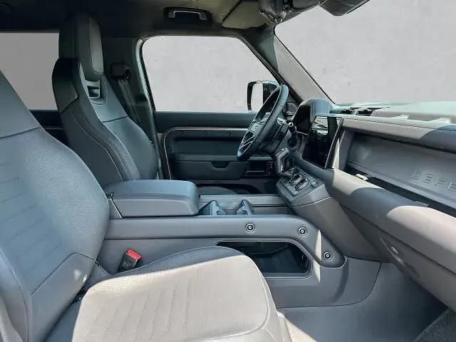 Neu Land Rover Defender 635 PS (467 kW) 2025 Braun SUV