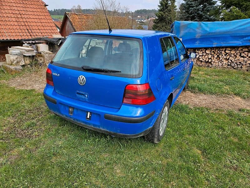 Gebraucht VW Golf IV 75 PS (55 kW) 2004 Blau Kleinwagen