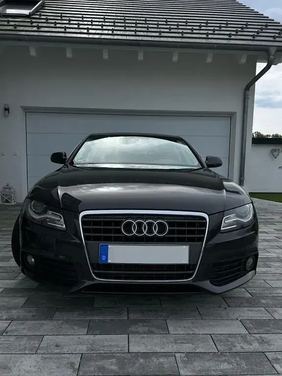 Gebraucht Audi A4 Attraction 179 PS (131 kW) 2011 Grau Limousine