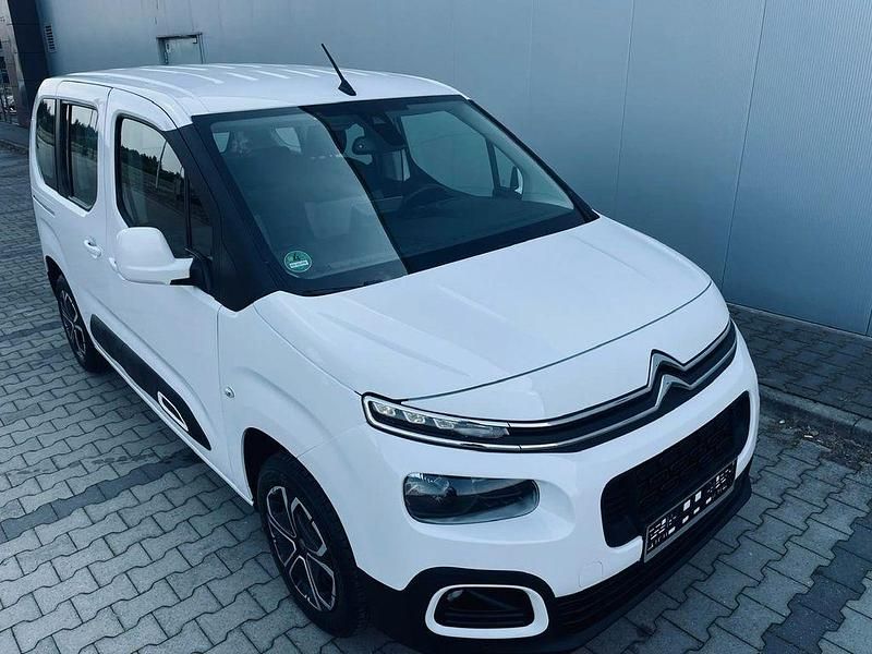 Weiß Gebraucht 2019 Citroën Berlingo Feel Van / Kleinbus | 17.900 € (Guter Preis) - Bild 1/4