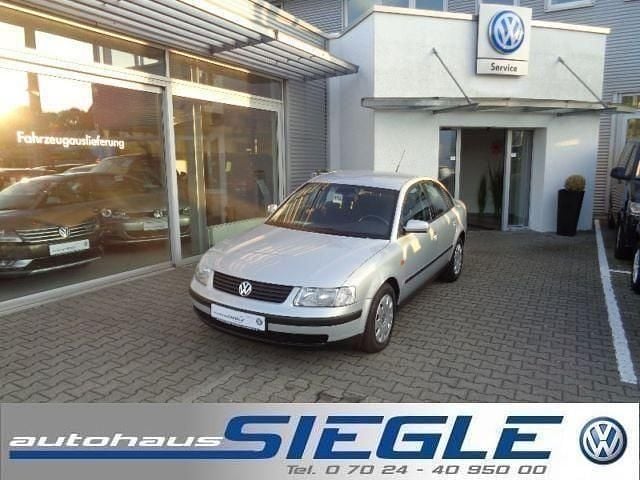 Gebraucht VW Passat 101 PS (74 kW) 1998 Silber metallic Limousine