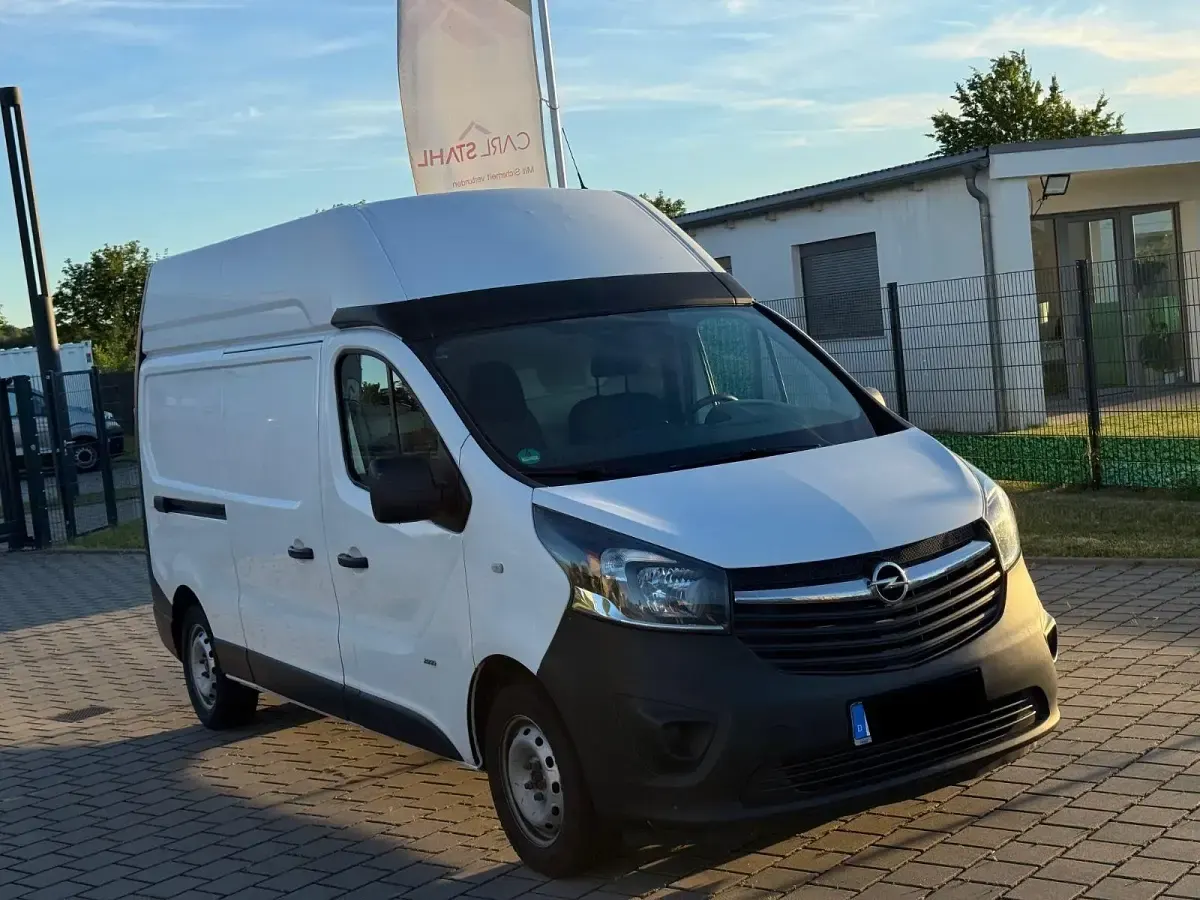 Używany Opel Vivaro 120 KM (88 kW) 2016 Biały Minivan