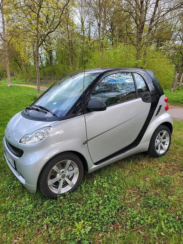 Silber Gebraucht 2011 Smart ForTwo Coupé Passion Coupé | 4.999 € (Fairer Preis) - Bild 1/4