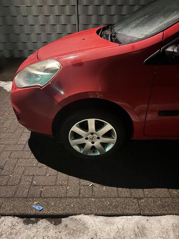 Gebraucht Renault Clio II 72 PS (52 kW) 2009 Rot Kleinwagen