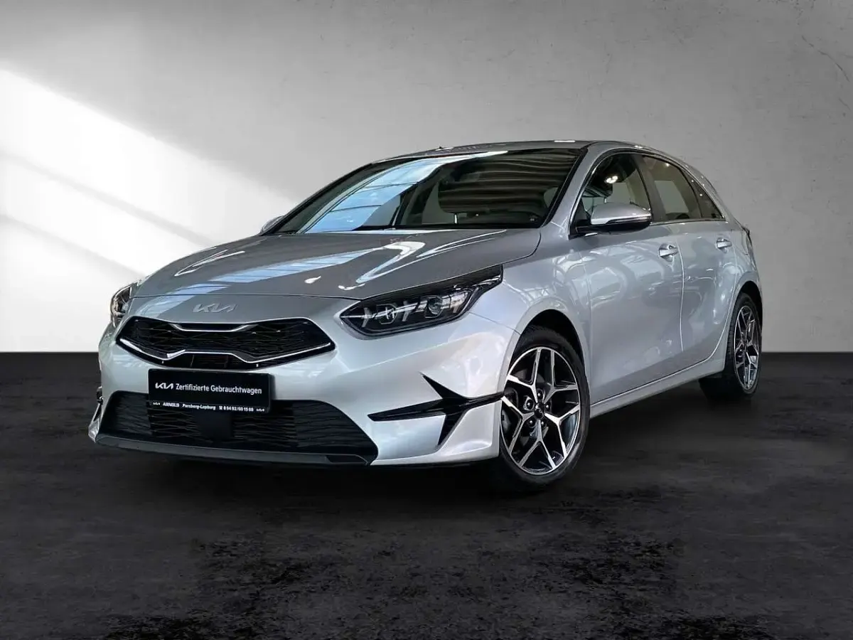 Gebraucht Kia Ceed Spirit 140 PS (102 kW) 2025 Sparklingsilber Kleinwagen