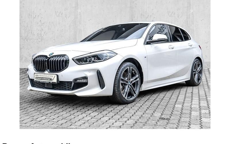 Weiß Gebraucht 2022 BMW 120 M Sport Kleinwagen | 26.990 € (Fairer Preis) - Bild 1/4