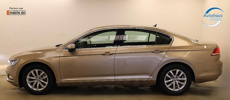 Gebraucht VW Passat 125 PS (91 kW) 2016 Gold Limousine