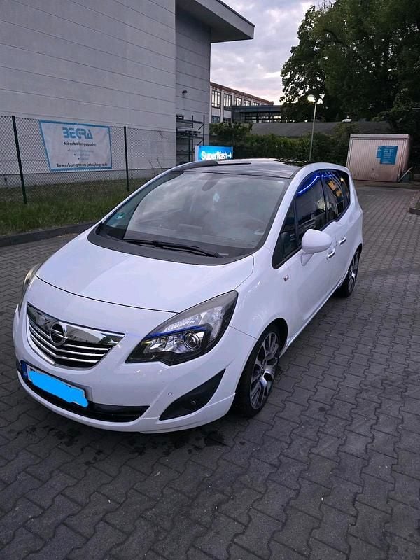 Weiß Gebraucht 2011 Opel Meriva Van / Kleinbus | 3.500 € (Guter Preis) - Bild 1/4