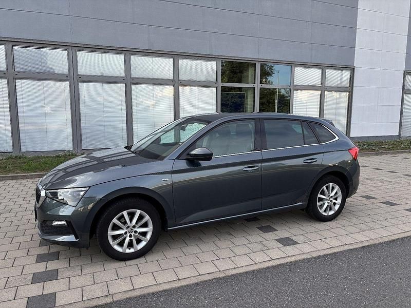 Grau Gebraucht 2020 Skoda Scala Drive Kleinwagen | 16.900 € (Fairer Preis) - Bild 1/4