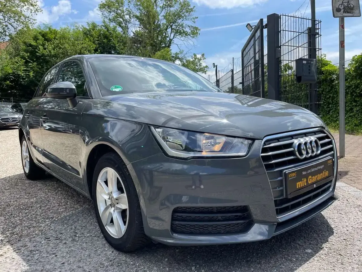 Gebraucht Audi A1 Sportback Basis 95 PS (69 kW) 2018 Grau Kleinwagen