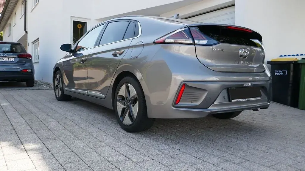 Gebraucht Hyundai Ioniq Premium 141 PS (103 kW) 2020 Grau Kleinwagen
