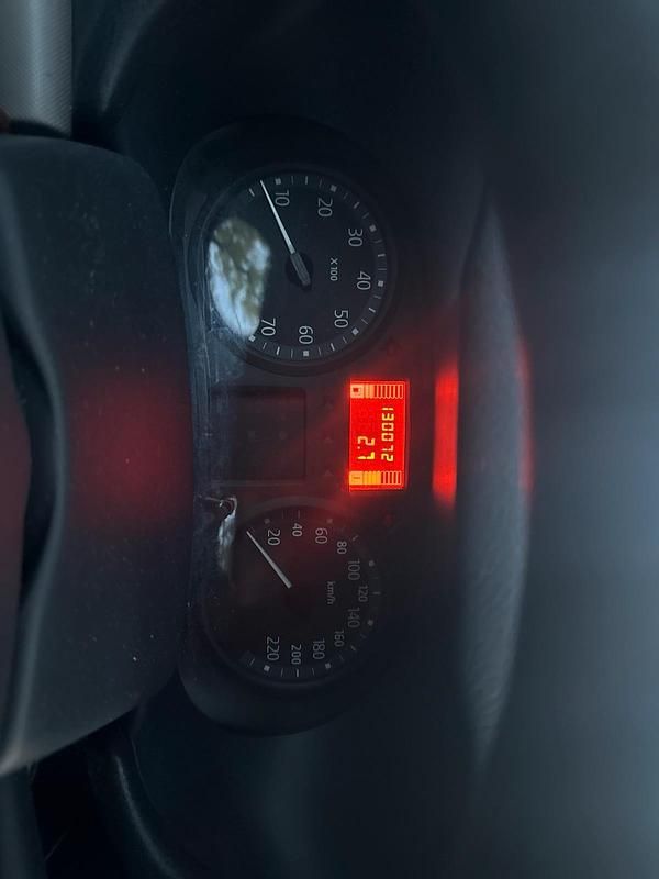 Silber Gebraucht 2004 Renault Clio II Kleinwagen | 1.400 € - Bild 1/4