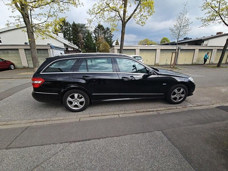 Gebraucht Mercedes E200 136 PS (100 kW) 2010 Schwarz Kombi