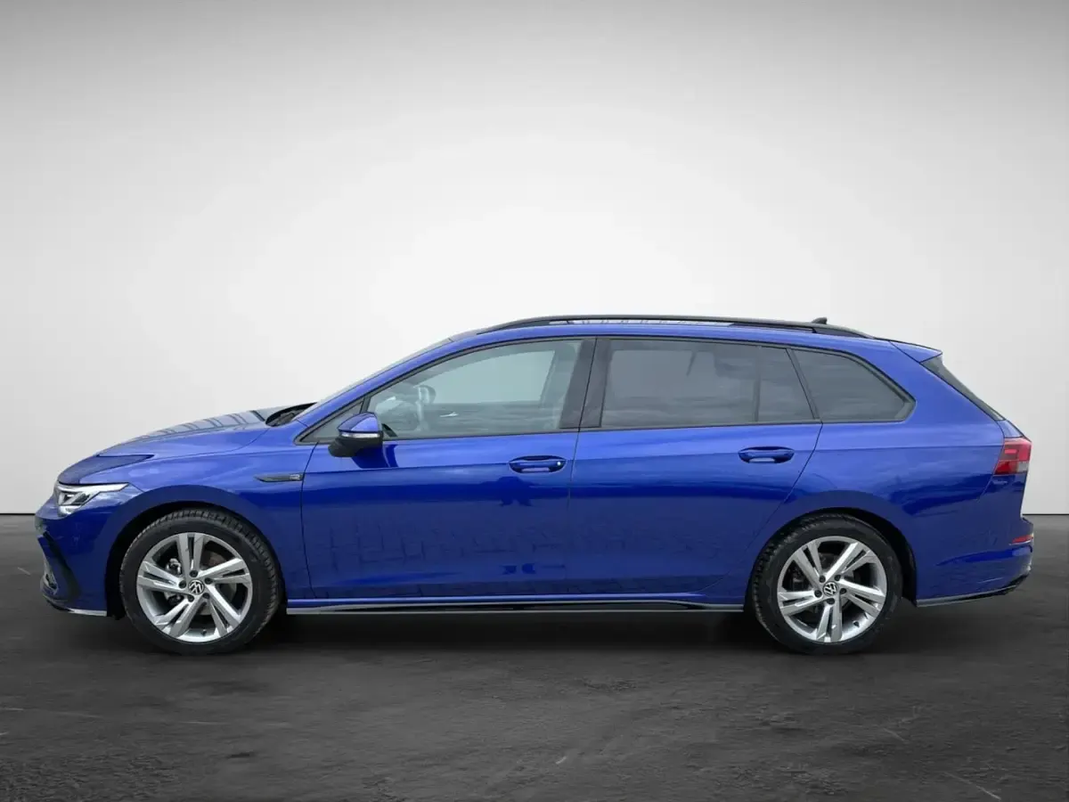 Gebraucht VW Golf VIII R-line 131 PS (96 kW) 2023 Blau (lapiz blue metallic) Kombi