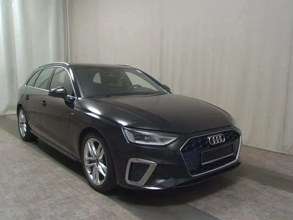 Gebraucht Audi A4 S-Line 204 PS (150 kW) 2022 Mythosschwarz (metallic) Kombi