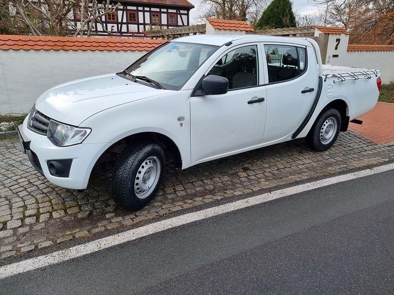 Weiß Gebraucht 2012 Mitsubishi L200 Abholung | 14.700 € (Fairer Preis) - Bild 1/4