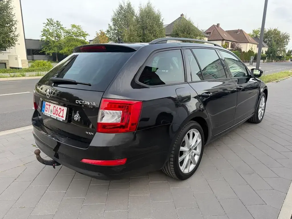 Gebraucht Skoda Octavia Ambition 150 PS (110 kW) 2016 Schwarz Kombi