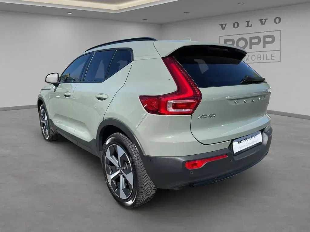 Gebraucht Volvo XC40 Plus 163 PS (119 kW) 2025 Sage green SUV
