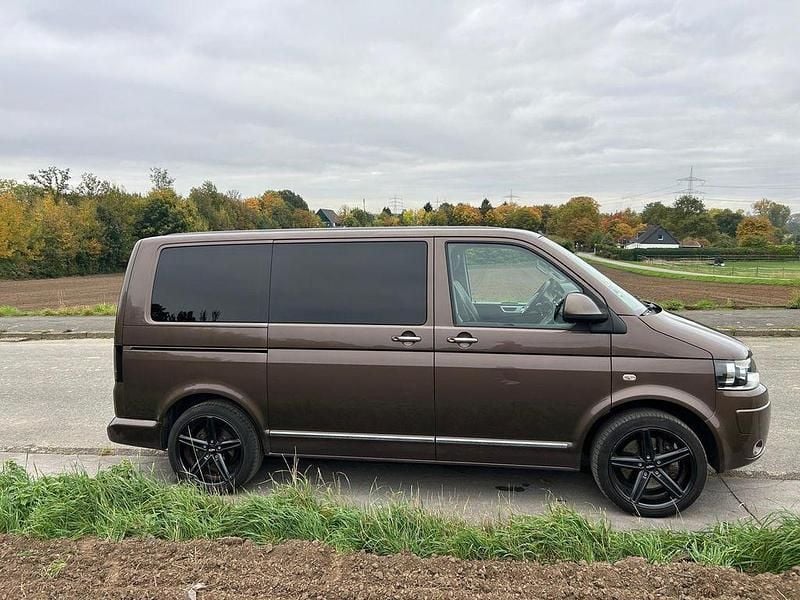 Braun Gebraucht 2009 VW T5 Van | 18.800 € (Etwas zu teuer) - Bild 1/4