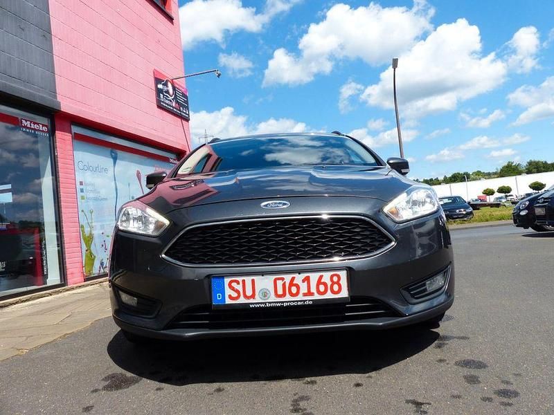 Grau Gebraucht 2016 Ford Focus Business Edition Kombi | 6.999 € (Fairer Preis) - Bild 1/4