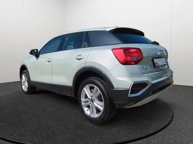 Neu Audi Q2 Advanced 150 PS (110 kW) 2026 Silber SUV
