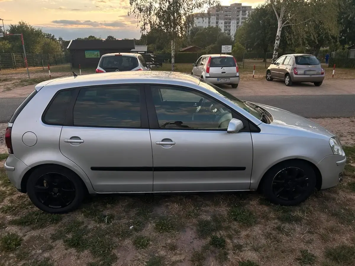 Gebraucht VW Polo 75 PS (55 kW) 2005 Silber Kleinwagen
