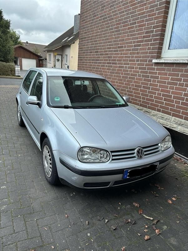 Silber Gebraucht 2002 VW Golf IV Kleinwagen | 1.000 € (Superpreis) - Bild 1/3