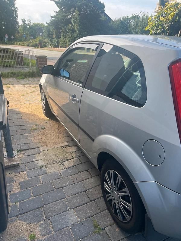 Gebraucht Ford Fiesta 60 PS (44 kW) 2005 Silber Kleinwagen