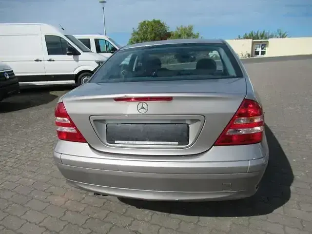 Gebraucht Mercedes C180 143 PS (105 kW) 2005 Silber Limousine