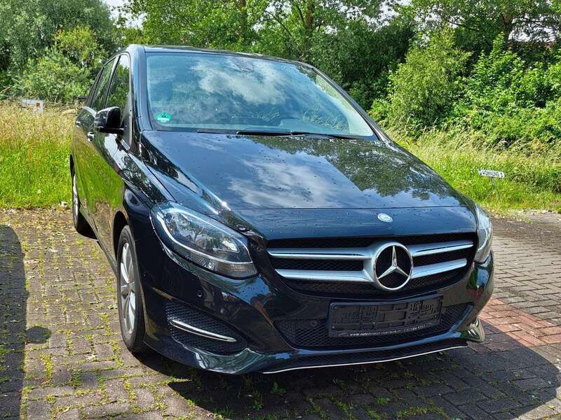 Schwarz Gebraucht 2015 Mercedes B180 Style Van / Kleinbus | 10.500 € (Fairer Preis) - Bild 1/4